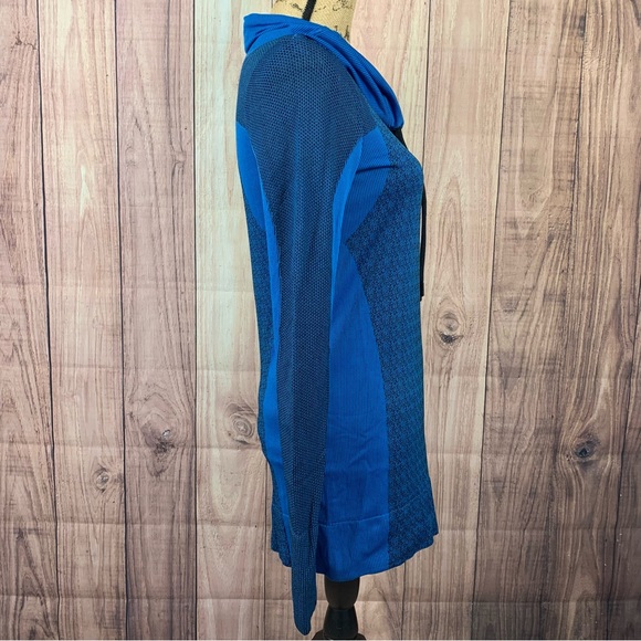 Under Armour Womens Size Small Blue Black HeatGear Cowl Neck Long Sleeve Top EUC - Picture 5 of 11